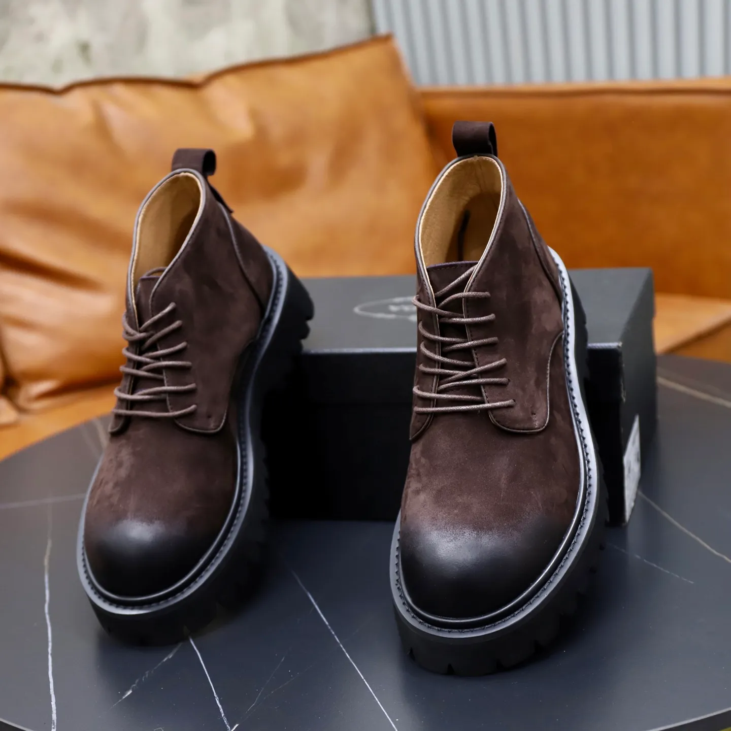 Men's shoes: 580💰🙅‍♂️🙅‍♂️🙅‍♂️ Brand: PRADA Standard code: 38-44 (45 customized) Grade: Same as the official website Material: Original high-grade high-mercerized light Comfortable and breathable pigskin lining Non-slip soft wear-resistant outsole Style category: Men's fashionable casual boots Distinguished luxury brand elements Top luxury Color: actual picture color